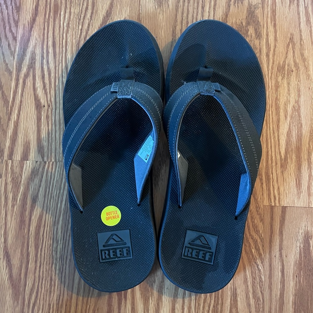 Men’s Reef Element flip flops size 13